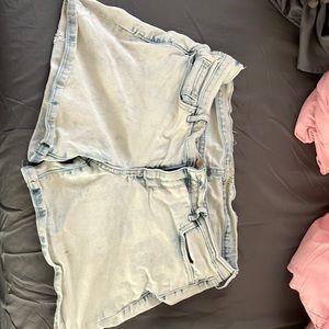 Old navy boyfriend light wash jean shorts